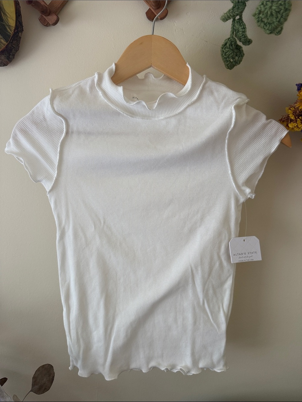 Altar’d State White Ribbed Lettuce-Edge baby Tee XS NWT